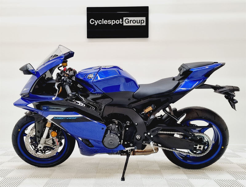 Load image into Gallery viewer, 2025 Yamaha YZF R9