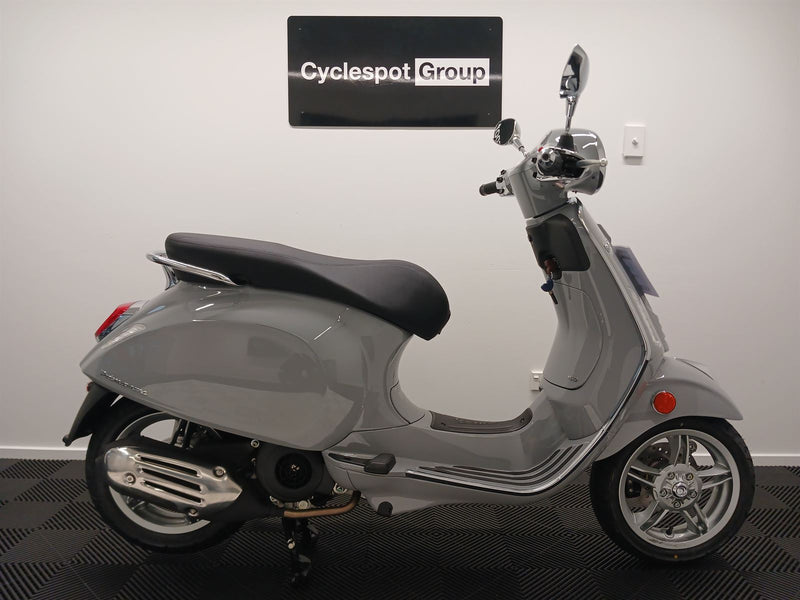 Load image into Gallery viewer, 2024 Vespa Primavera 150 | Grey Materia