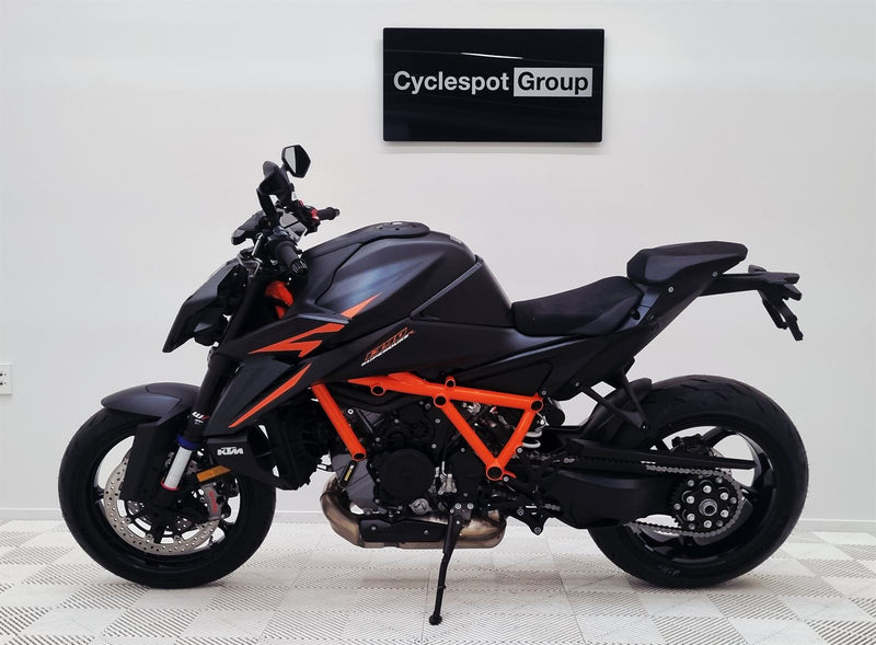 Load image into Gallery viewer, 2026 KTM Superduke SD R EVO
