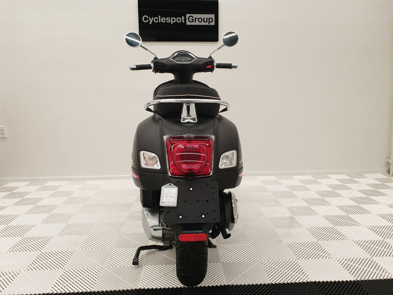 Load image into Gallery viewer, 2022 Vespa GTS 300 Super