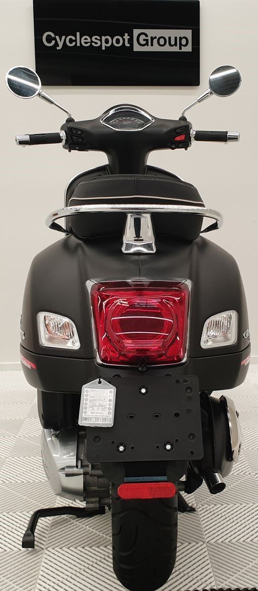 Load image into Gallery viewer, 2022 Vespa GTS 300 Super