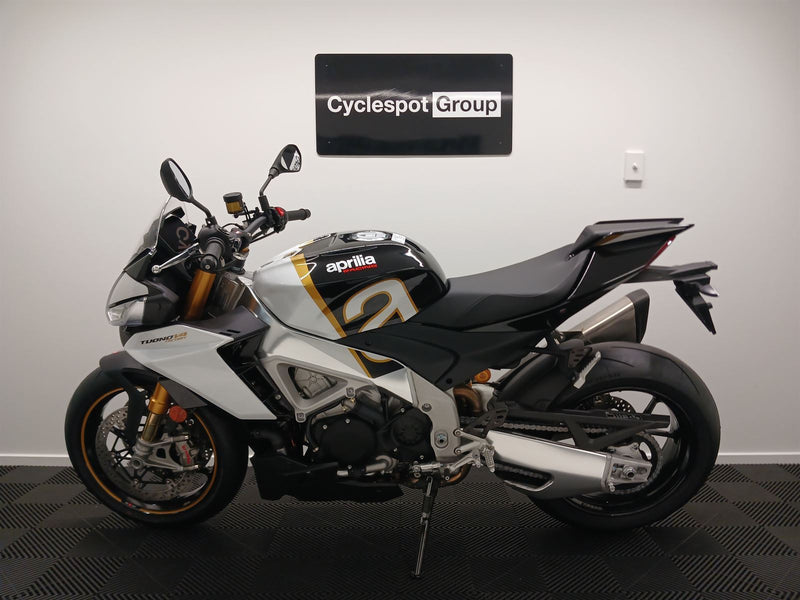 Load image into Gallery viewer, 2024 Aprilia Tuono V4 Factory + Akrapovic Slip-on