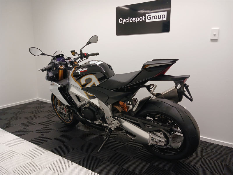 Load image into Gallery viewer, 2024 Aprilia Tuono V4 Factory + Akrapovic Slip-on