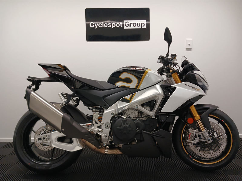 Load image into Gallery viewer, 2024 Aprilia Tuono V4 Factory + Akrapovic Slip-on