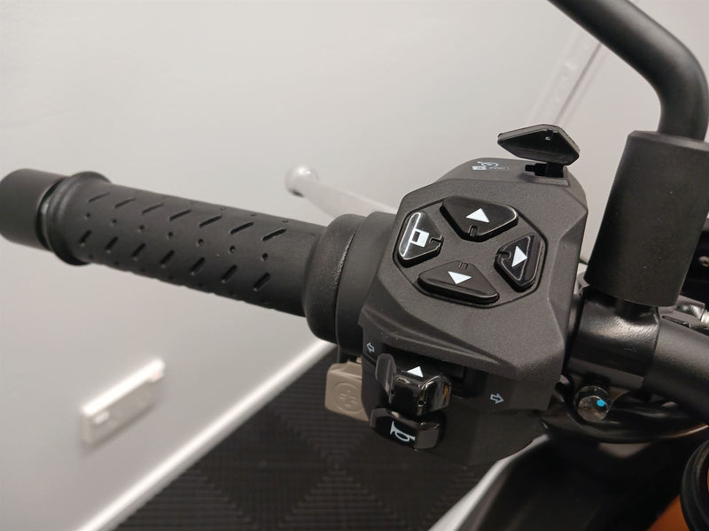 Load image into Gallery viewer, 2024 Aprilia Tuono V4 Factory + Akrapovic Slip-on