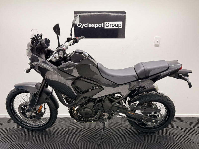 Load image into Gallery viewer, 2026 Kawasaki KLE 500