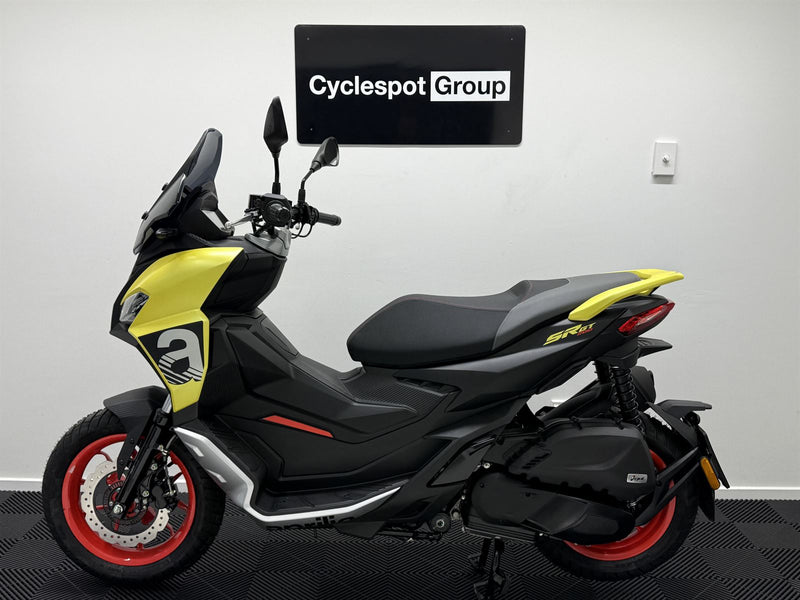 Load image into Gallery viewer, 2024 Aprilia SR GT 200
