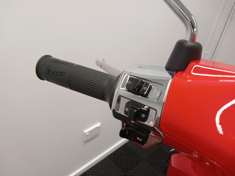 Load image into Gallery viewer, 2024 Vespa GTS 150 Super