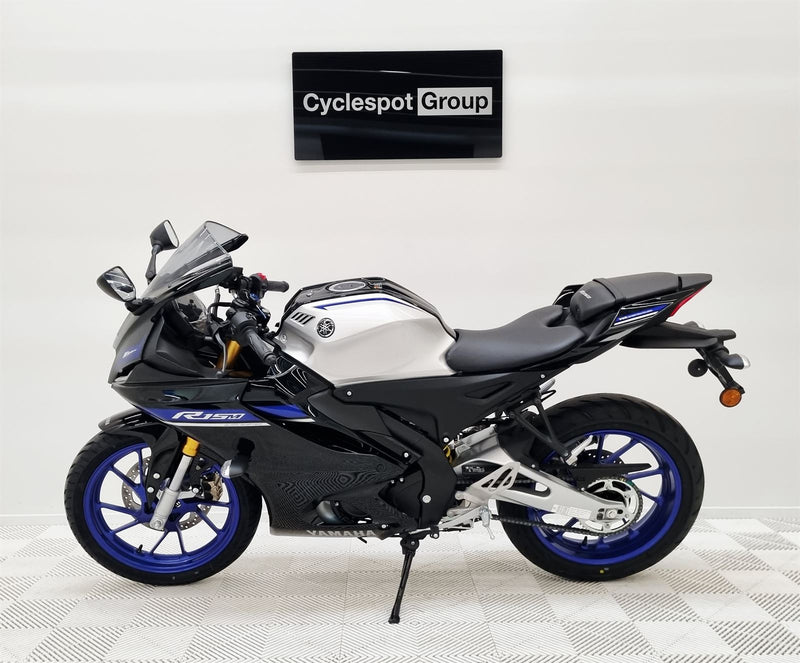 Load image into Gallery viewer, 2026 Yamaha R 15M LAMS