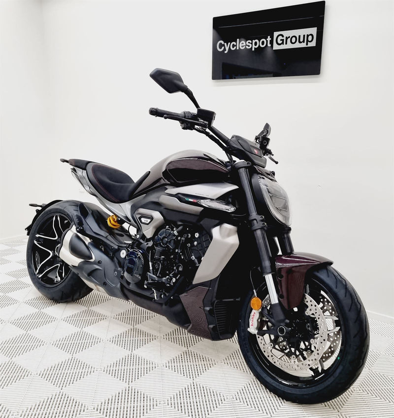 Load image into Gallery viewer, 2025 Ducati XDiavel V4