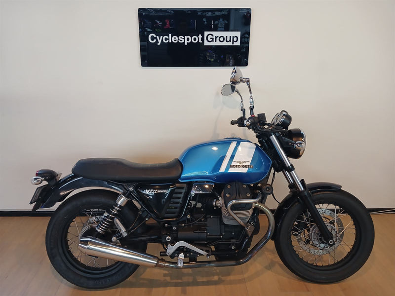 Load image into Gallery viewer, 2016 Moto Guzzi V7