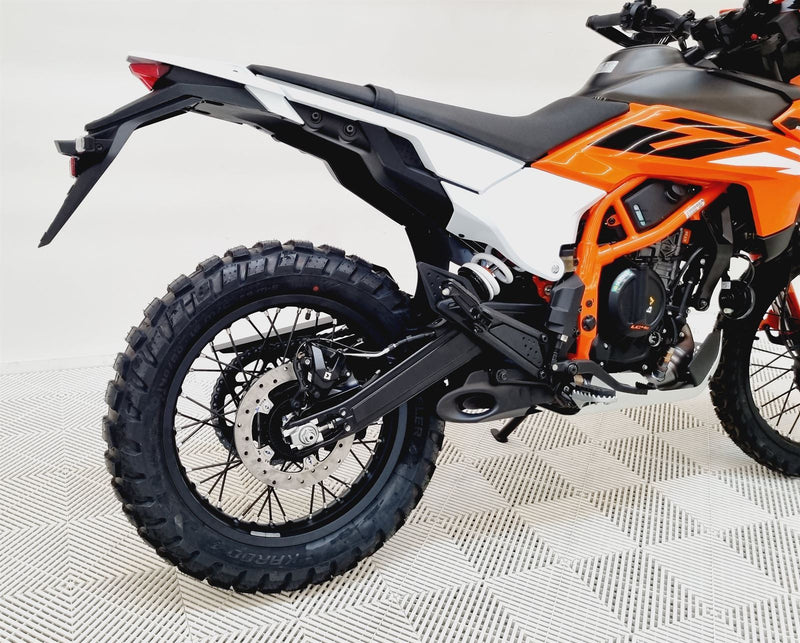 Load image into Gallery viewer, 2025 KTM Enduro 390 R