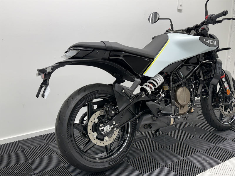 Load image into Gallery viewer, 2024 Husqvarna Vitpilen 401 Demo