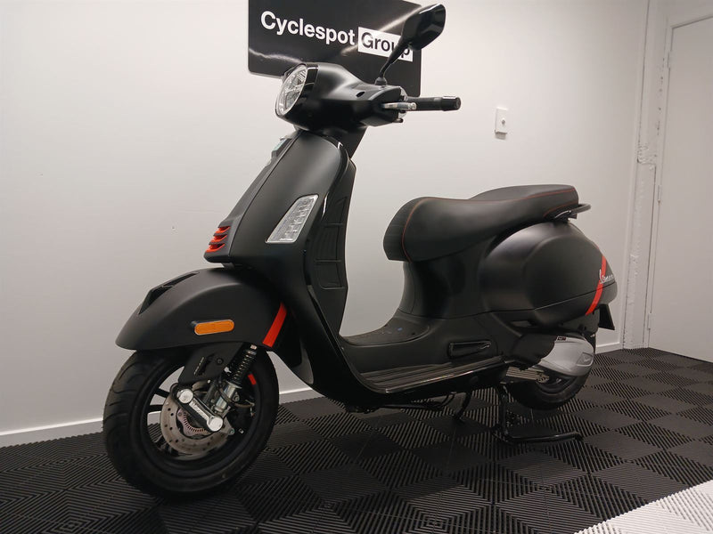 Load image into Gallery viewer, 2023 Vespa GTS 300 Super