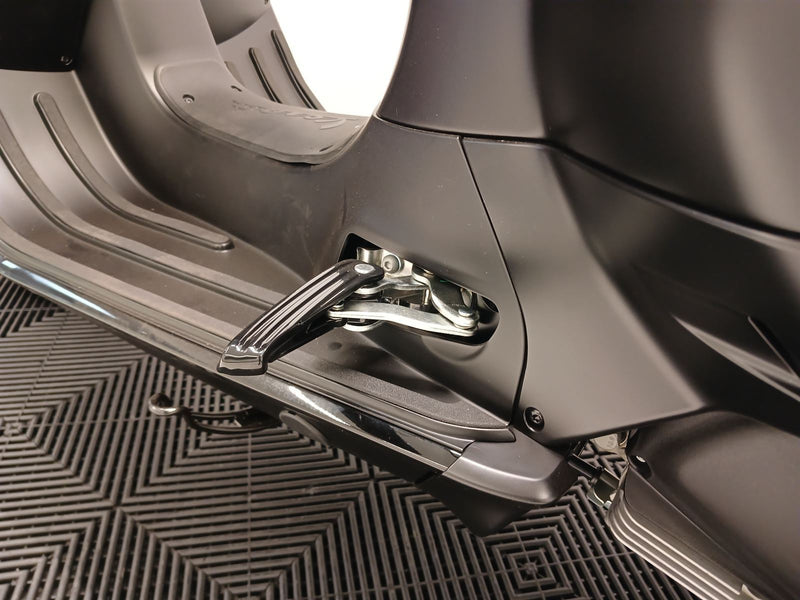 Load image into Gallery viewer, 2023 Vespa GTS 300 Super