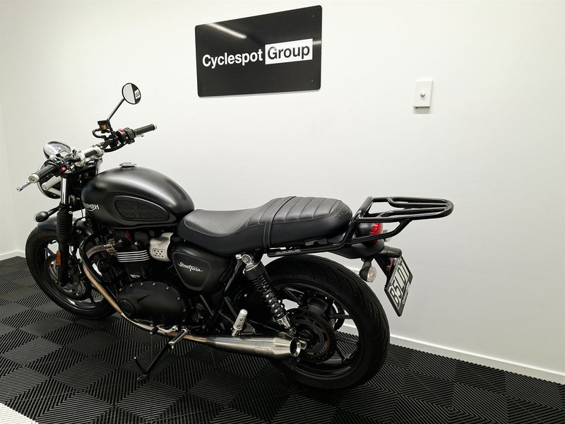 Load image into Gallery viewer, 2017 Triumph Street Twin