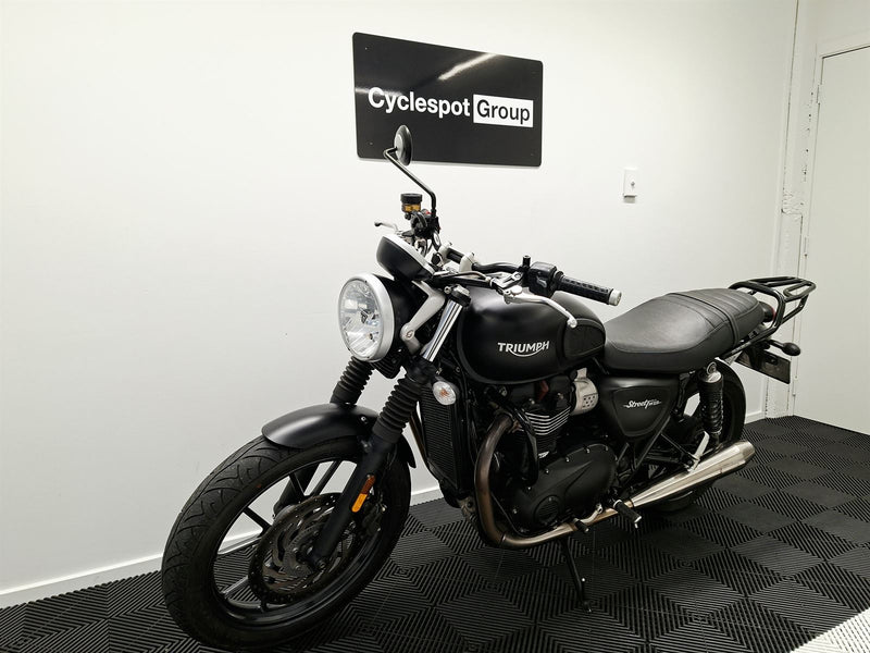Load image into Gallery viewer, 2017 Triumph Street Twin