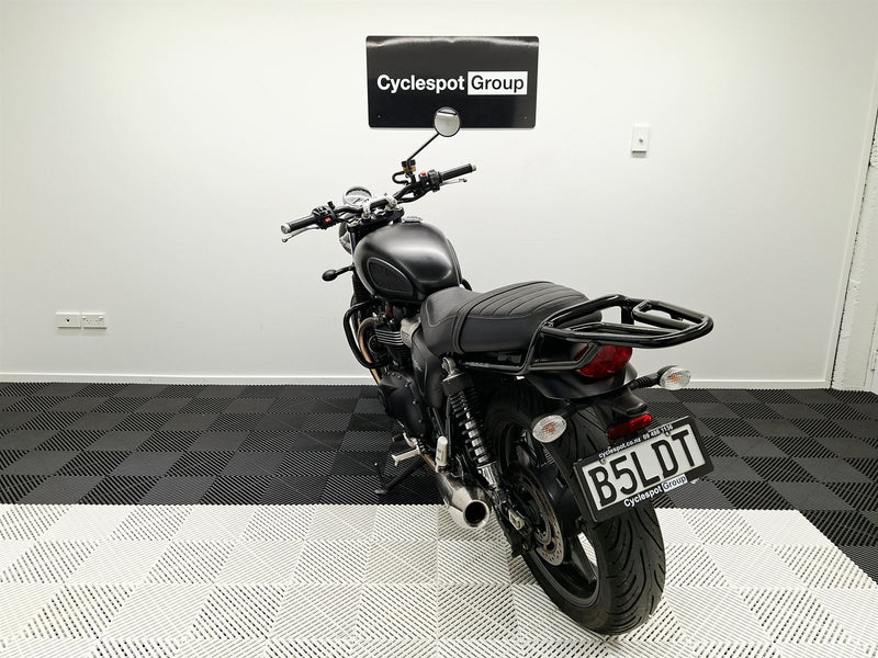 Load image into Gallery viewer, 2017 Triumph Street Twin