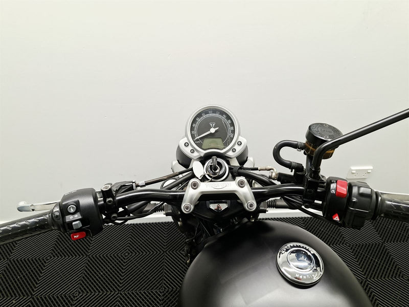 Load image into Gallery viewer, 2017 Triumph Street Twin