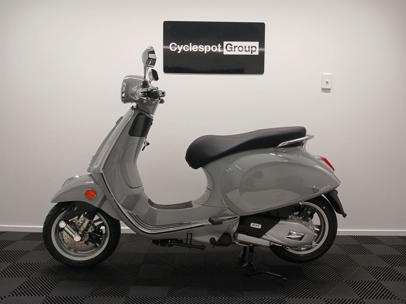 Load image into Gallery viewer, 2024 Vespa Primavera 150 | Grey Materia