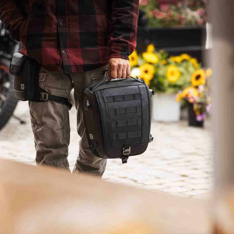 Load image into Gallery viewer, TAILBAG SW MOTECH LEGEND GEAR  LT4 GEAR TAILBAG BLACK 4-6 LITRE FUNCTION SPLASH PROOF
