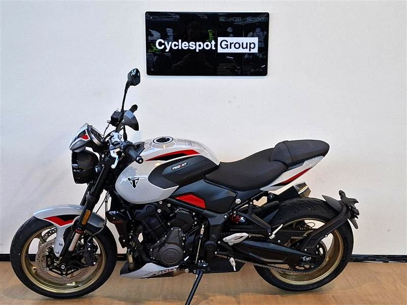 Load image into Gallery viewer, 2026 Triumph Trident 800
