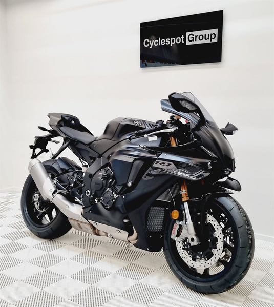 2025 Yamaha YZF-R1
