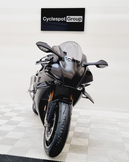 2025 Yamaha YZF-R1