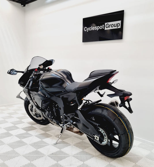2025 Yamaha YZF-R1