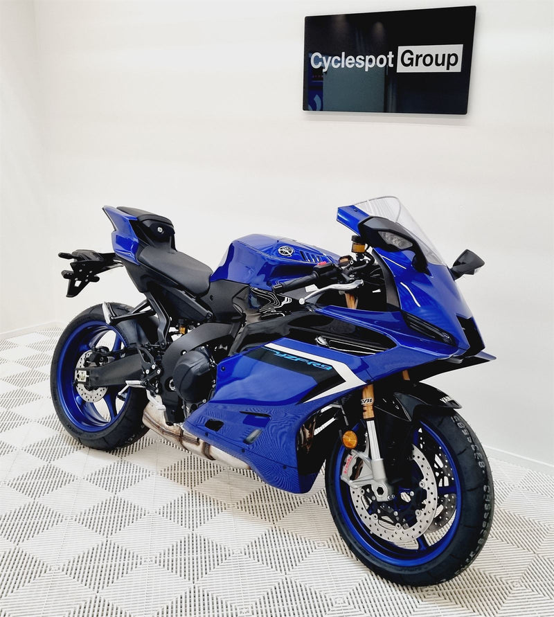 Load image into Gallery viewer, 2025 Yamaha YZF R9

