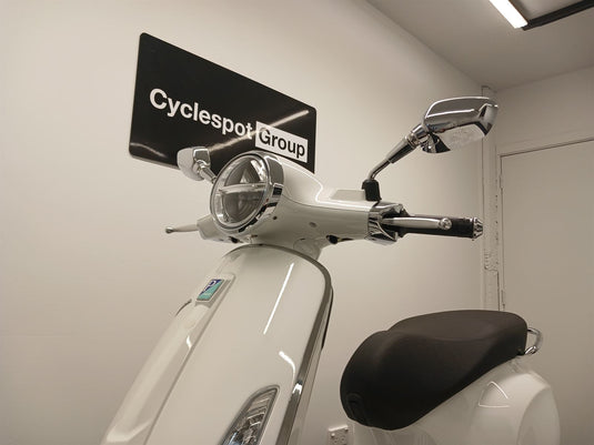 2024 Vespa Primavera 150 | White Innocente