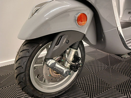 2024 Vespa Primavera 150 | Grey Materia