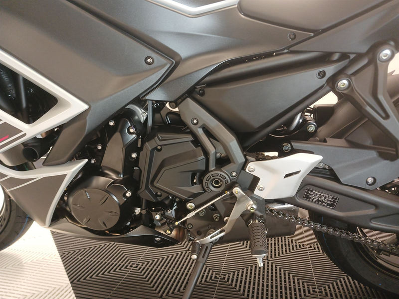 Load image into Gallery viewer, Kawasaki ER650F PEARL WHITE
