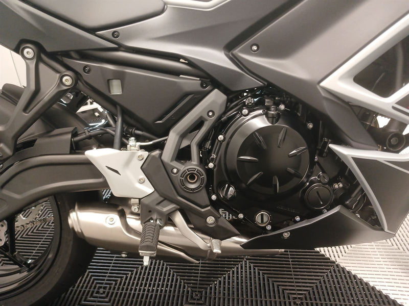 Load image into Gallery viewer, Kawasaki ER650F PEARL WHITE
