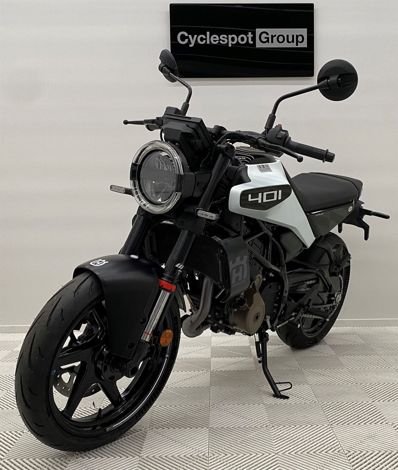 Load image into Gallery viewer, 2024 Husqvarna Vitpilen 401
