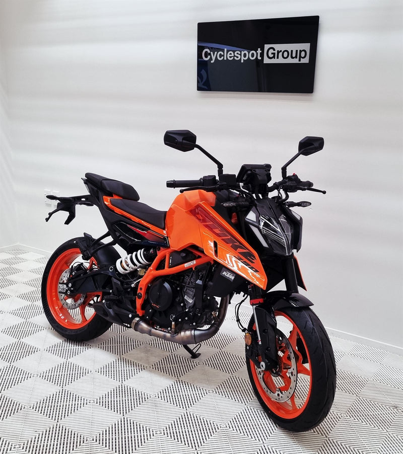 Load image into Gallery viewer, KTM 390 Duke
