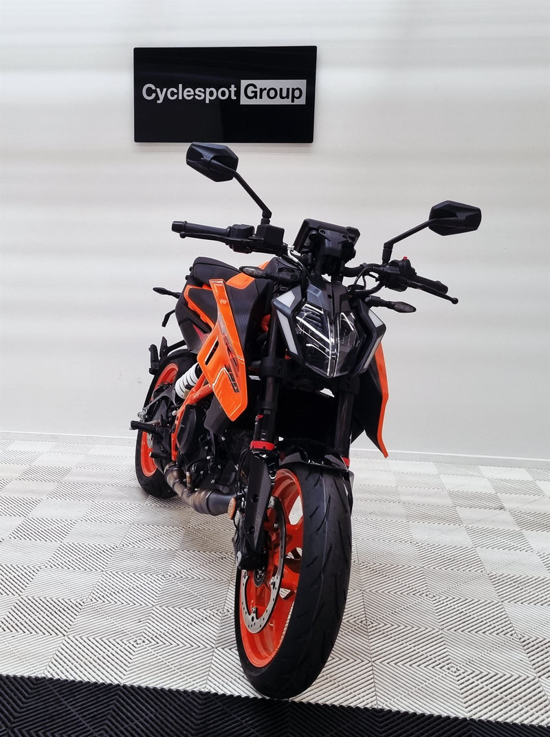 Load image into Gallery viewer, KTM 390 Duke
