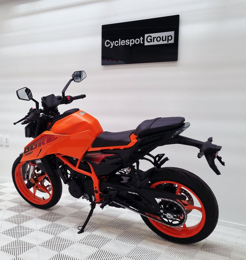 Load image into Gallery viewer, KTM 390 Duke
