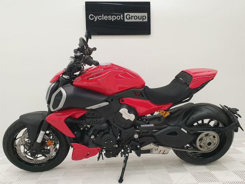 Load image into Gallery viewer, 2025 Ducati Diavel V4
