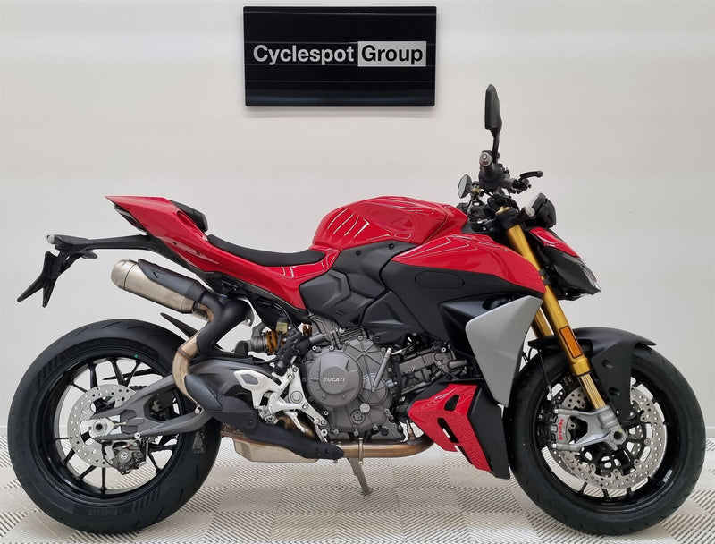 Load image into Gallery viewer, 2026 Ducati Street Fighter V2S
