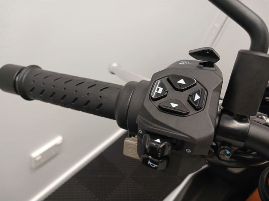 2024 Aprilia Tuono V4 Factory + Akrapovic Slip-on