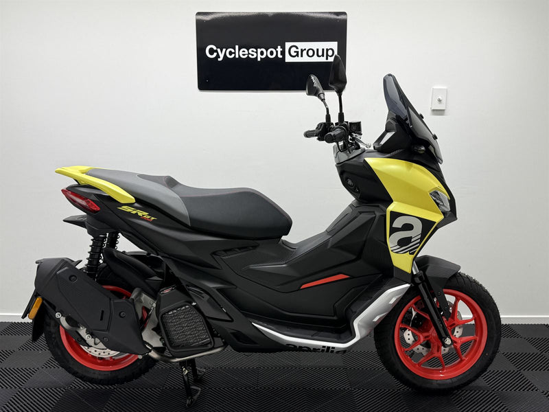 Load image into Gallery viewer, 2024 Aprilia SR GT 200
