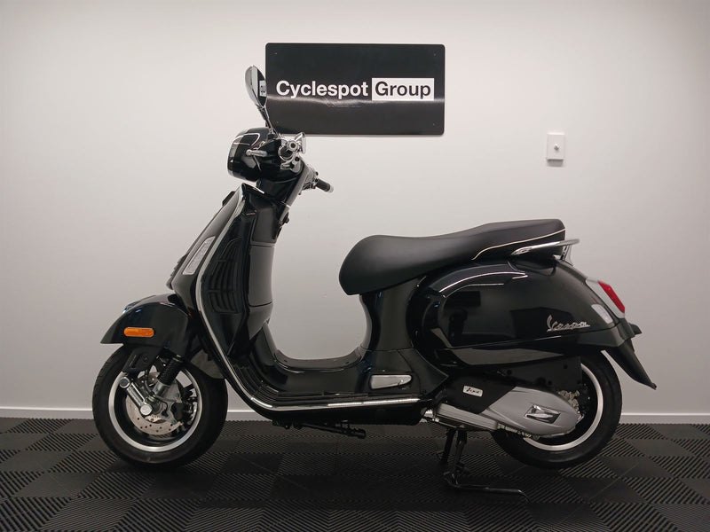 Load image into Gallery viewer, 2024 Vespa GTS 150 Super

