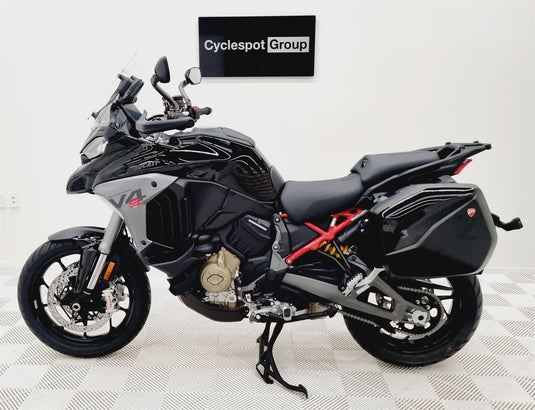 2025 Ducati Multistrada V4S Travel & Radar