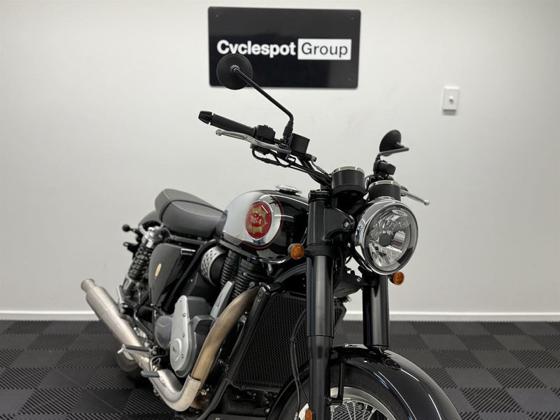 Load image into Gallery viewer, 2024 BSA Gold Star MIDNIGHT BLACK
