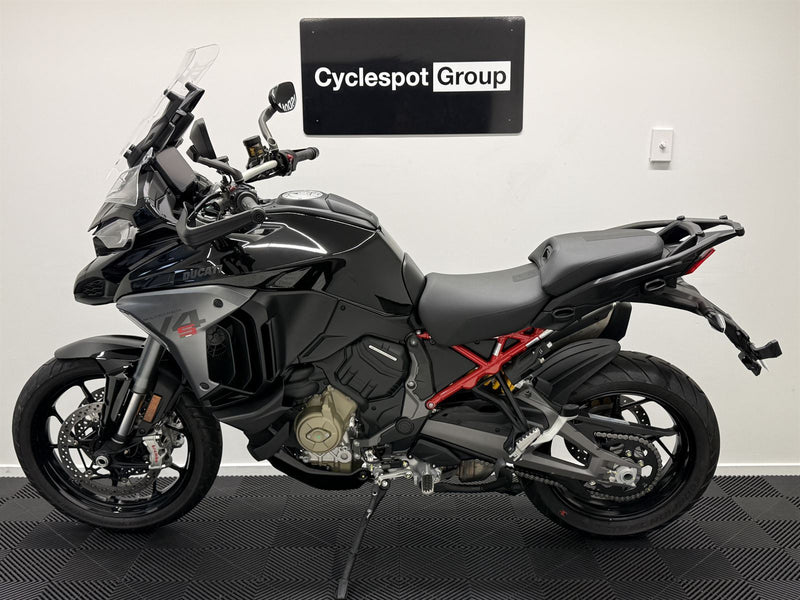 Load image into Gallery viewer, 2025 Ducati Multistrada 2025 V4S - TRAVEL &amp; RADAR
