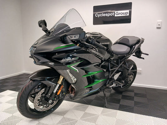 2025 Kawasaki Ninja H2 SX
