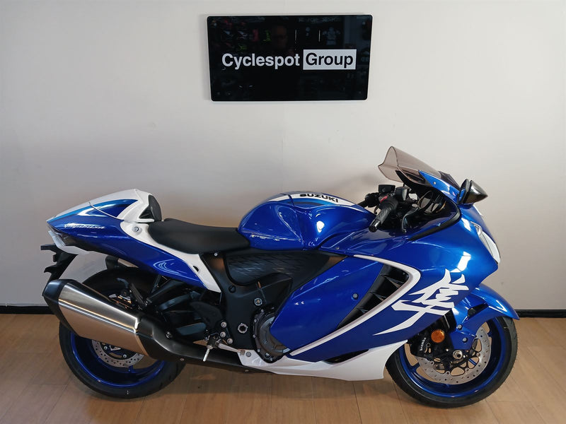 Load image into Gallery viewer, 2026 Suzuki GSX1300R Hayabusa supersport bike at Cyclespot
