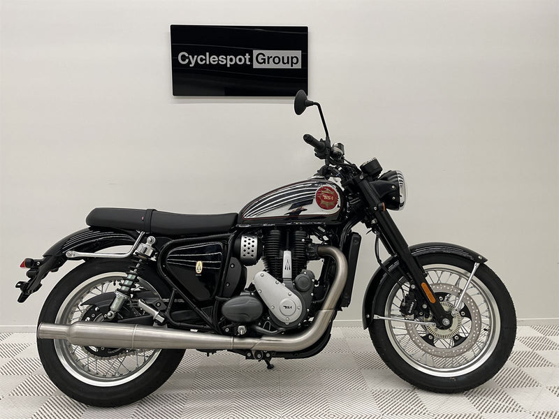 Load image into Gallery viewer, 2024 BSA Gold Star Midnight Black
