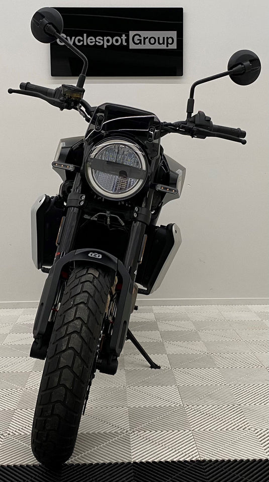 2024 Husqvarna Svartpilen 801